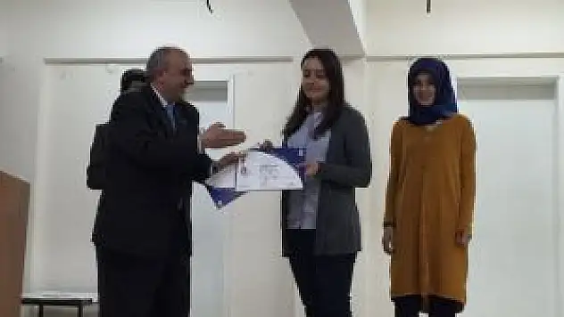Erzurum'da Model Uçak Kursiyerleri Sertifikalarını Aldı