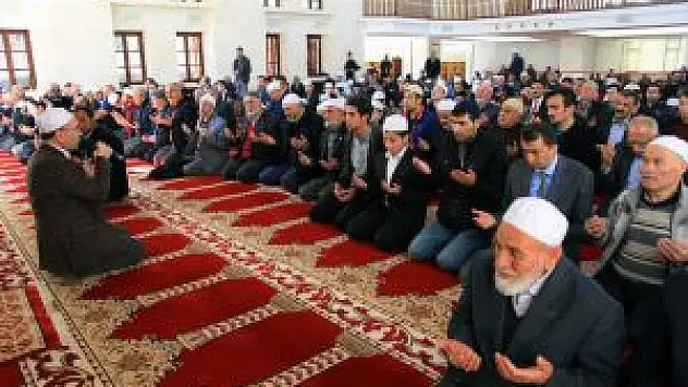 Darende'de Merhum Yazıcıoğlu İçin Mevlit Okundu