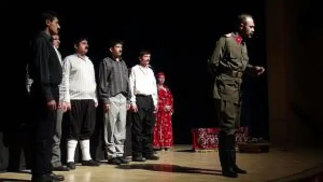 Bitlis Tatvan'da 'Çanakkale Destanı' Oyunu Sahnelendi