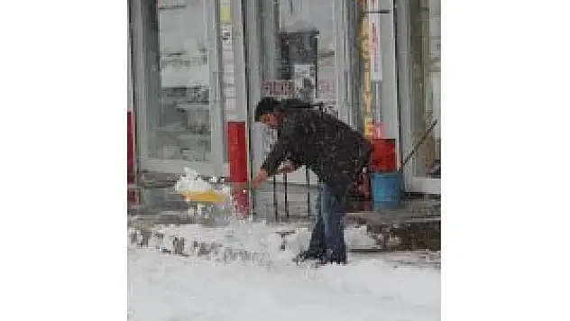 Van Başkale'de Kar Yağışı