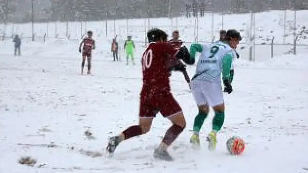Kars'ta Futbol: Bölgesel Amatör Lig Sarıkamış Belediyespor: 1 - Ardeşenspor: 0