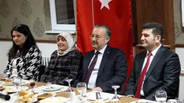 Kars'ta 'Huzurlu Okul Huzurlu Toplum Projesi' Toplantısı
