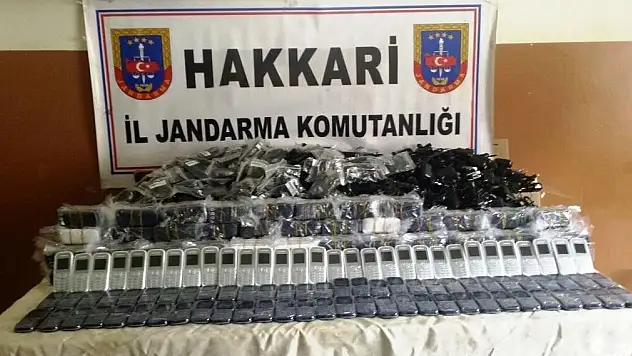 Hakkari'de 2 Bin Cep Telefonu Ele Geçirildi