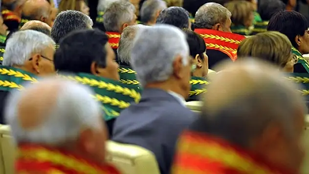 1034 hâkim ve savcının görev yeri değişti
