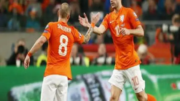 Sneijder bir süre sahalarda olmicak