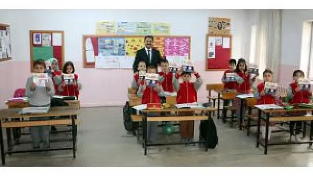 Erzurum Aşkale Belediyesi Öğrencilere Siyer Kitapları Hediye Etti