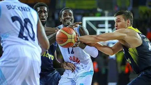 Fenerbahçe son saniye üçlüğüyle galip Fenerbahçenin son dakika sayısı ?