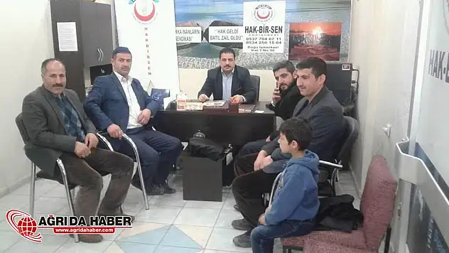 HAK-BİR-SEN Genel Merkezi Ağrı'daki Üye Eşlerine kıyafet Hediye Etti