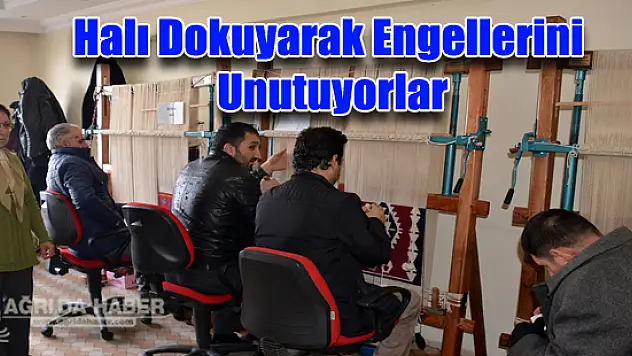 Halı Dokuyarak Engellerini Unutuyorlar