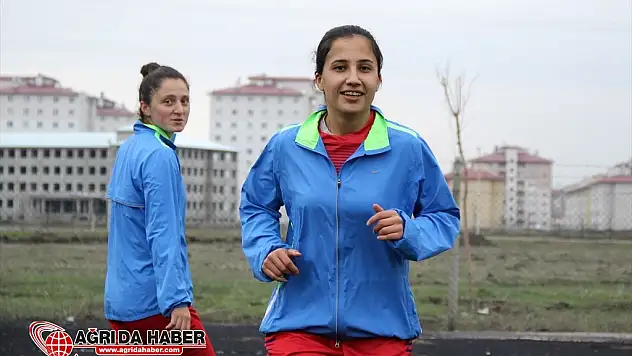 Ağrı'da Görevli Ayşenur Öğretmenin Futbol Tutkusu