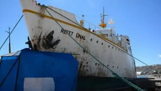 Van'da Kaza Yapan Feribot, Tatvan'da Tamir Ediliyor