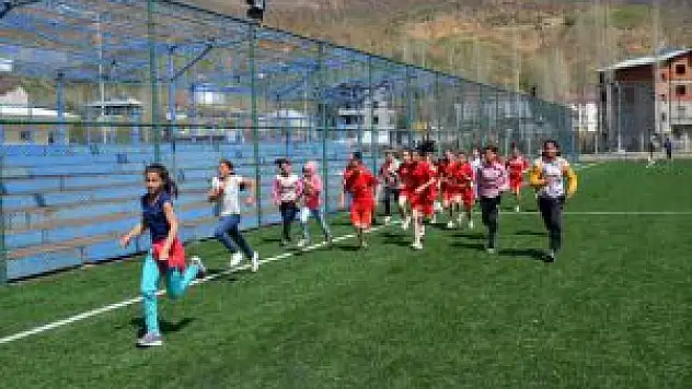Hizan'da Atletizm Yarışması Düzenlendi
