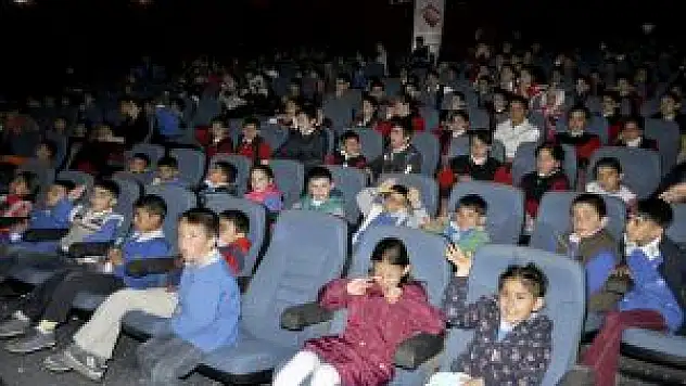 Kars'ta 800 Çocuk Sinema İle Buluşacak