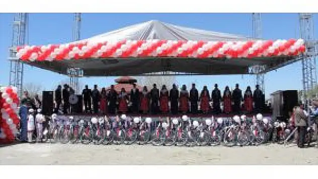 Van'da 350 Öğrenciye Bisiklet Dağıtıldı
