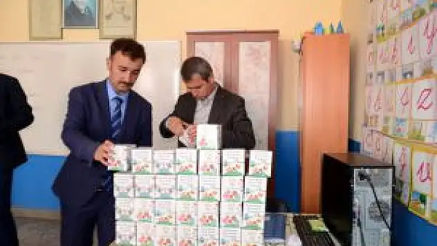 Hizan'da Öğrencilere Kumbara Dağıtıldı