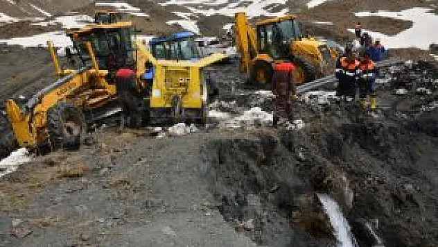 Hakkari'de Arızalanan Su Şebekesi Onarıldı