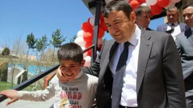 Vali Musa Işın Hamur'da Kütüphane Açılışına katıldı