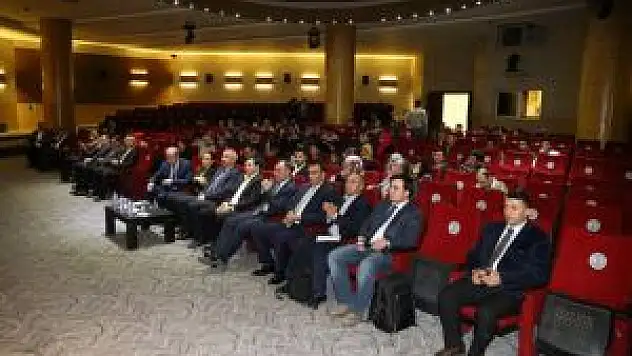 'Türkiye'de Yeni Anayasa Arayışları Ve Hükümet Sistemi Tartışmaları' Paneli
