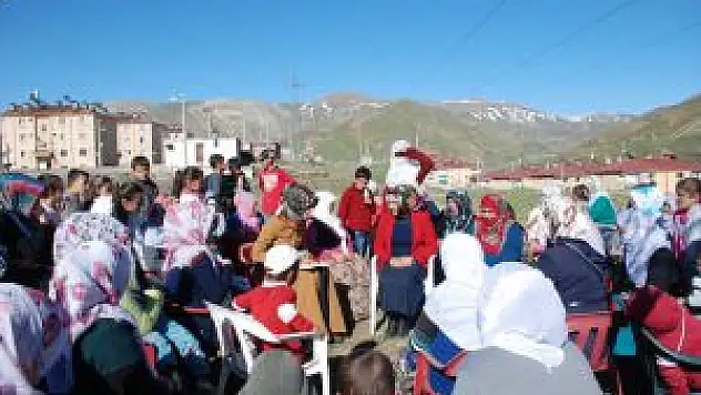 Bitlis'te Mahalle Toplantısı