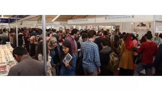 Erzurum'da Kitap Fuarına Yoğun İlgi