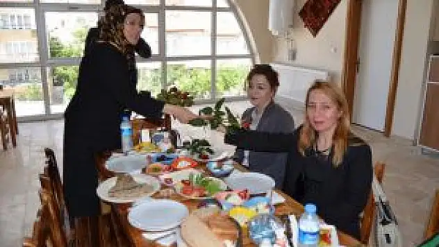 Işık Kadınlar Derneğinden Anneler Günü Kutlaması