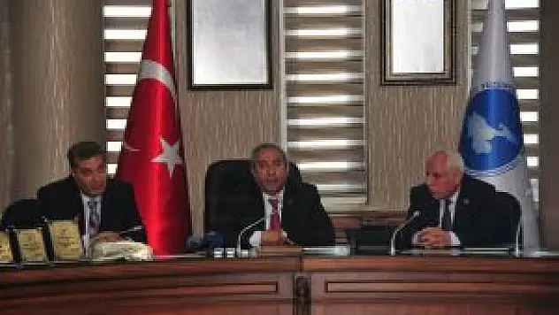 İkincilik Kupası Yyü Rektörü Battal'a Verildi