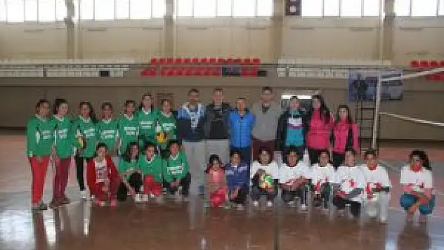 Diyadin'de Ortaokullar Arası Voleybol Turnuvası