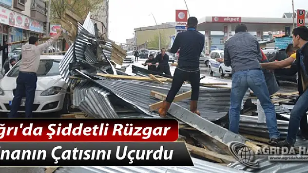 Ağrı'da Şiddetli Rüzgar Binanın Çatısını Uçurdu