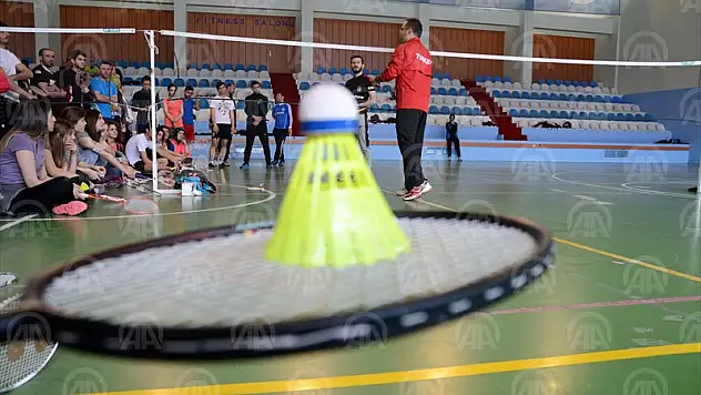 Sarıkamış'ta açılan batminton kursu yoğun ilgi gördü