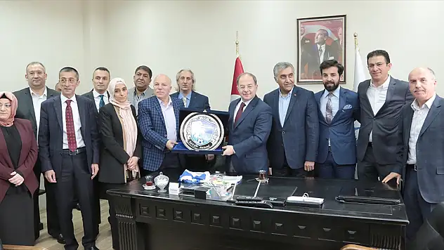 Akdağ'dan Erzurumspor'a ziyaret