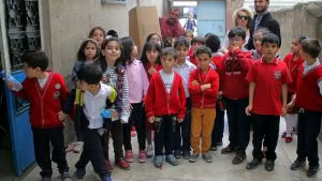 Minik Yüreklerden Örnek Davranış