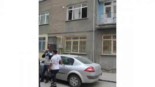 Emekli Öğretmen Evinde Ölü Bulundu