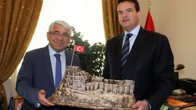 Karaçanta'dan Tebriz Türkiye Başkonsolosu Çakıray'a Ziyaret