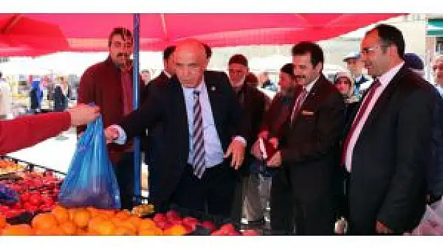 Milletvekili Ilıcalı Portakal Dağıttı