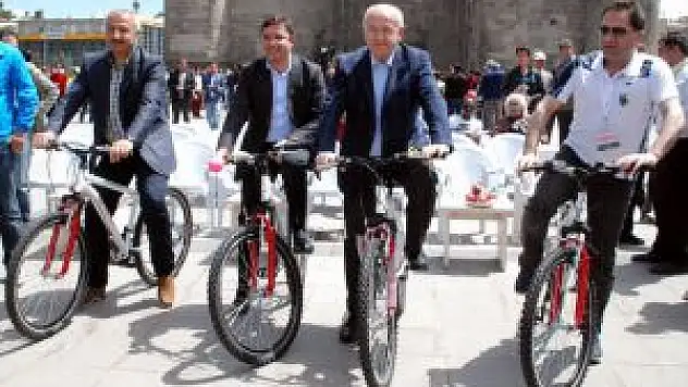 Erzurum'da Öğrencilere Bin 207 Bisiklet Dağıtıldı
