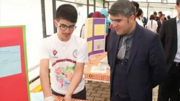 Başkale'de Bilim Fuarı Açıldı
