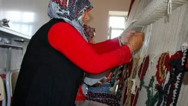 Karabağ Kilimi Iğdırlı Kadınlara Gelir Kaynağı Oldu