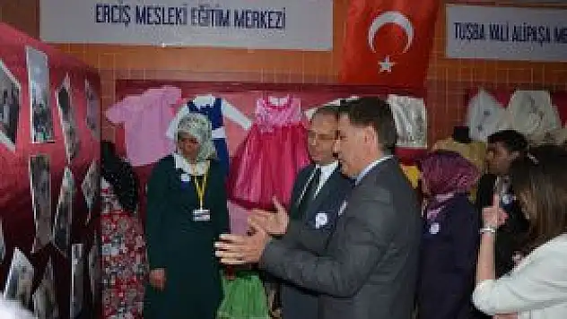 Çatak Hem'de Yıl Sonu Sergisi