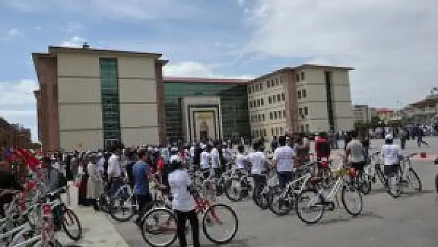 Van'da 330 Öğrenciye Bisiklet Dağıtıldı