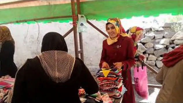 Hamur'da Kur'an Kursları Yararına Kermes Düzenlendi