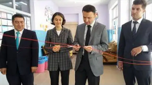 Hamur'da Kütüphane Açılışı Yağmur Annaokulu Müdürü İsa Gözel