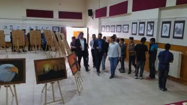 Güroymak Yatılı Bölge Ortaokulu'nda Sergi