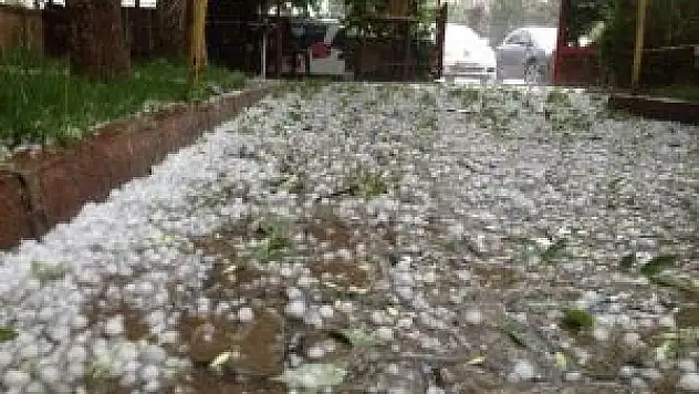 Palu'da Sağanak Ve Dolu Etkili Oldu