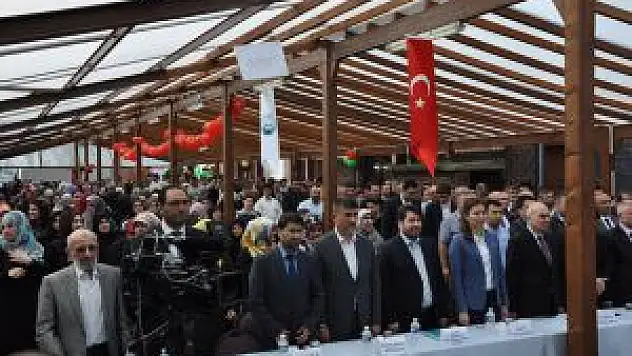 Avrupa'nın İlk İmam Hatip Okulunda Mezuniyet Sevinci