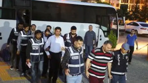 Paralel Yapı Operasyonunda Gözaltına Şüpheliler Adliyeye Sevk Edildi