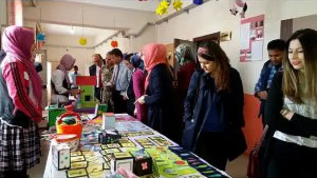 Hamur'da 'Çocuk Gelişimi' Sergisi