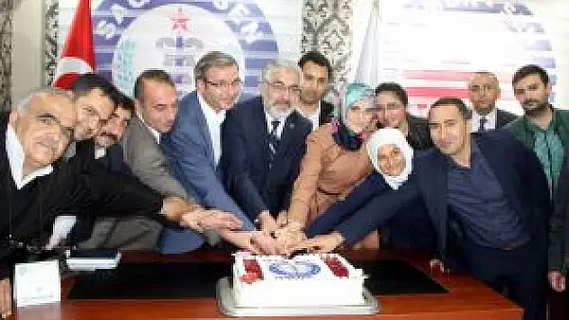 Sağlık-sen'den Pastalı Kutlama