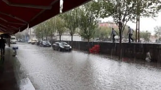 Patnos'ta Sağanak Etkili Oldu
