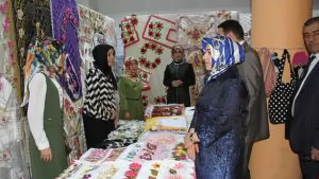Ağrı Halk Eğitim Merkezinde Sergi Açılışı