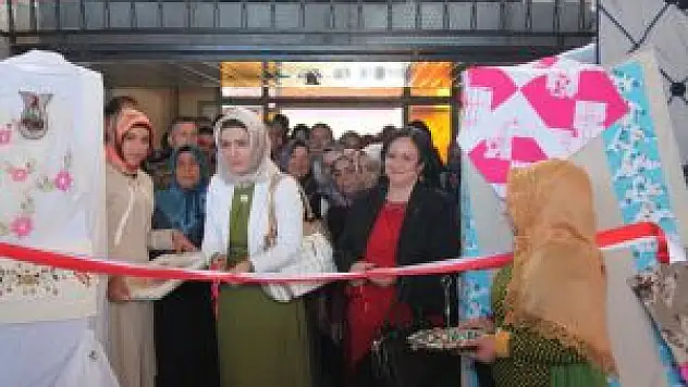 Ahlat Hem'den Yıl Sonu Sergisi